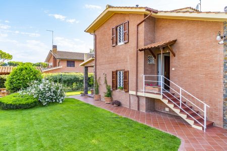 Villa Bifamiliare con piscina