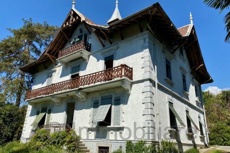 Verbania prima collina villa d’epoca con dependance e parco secolare Rif:032